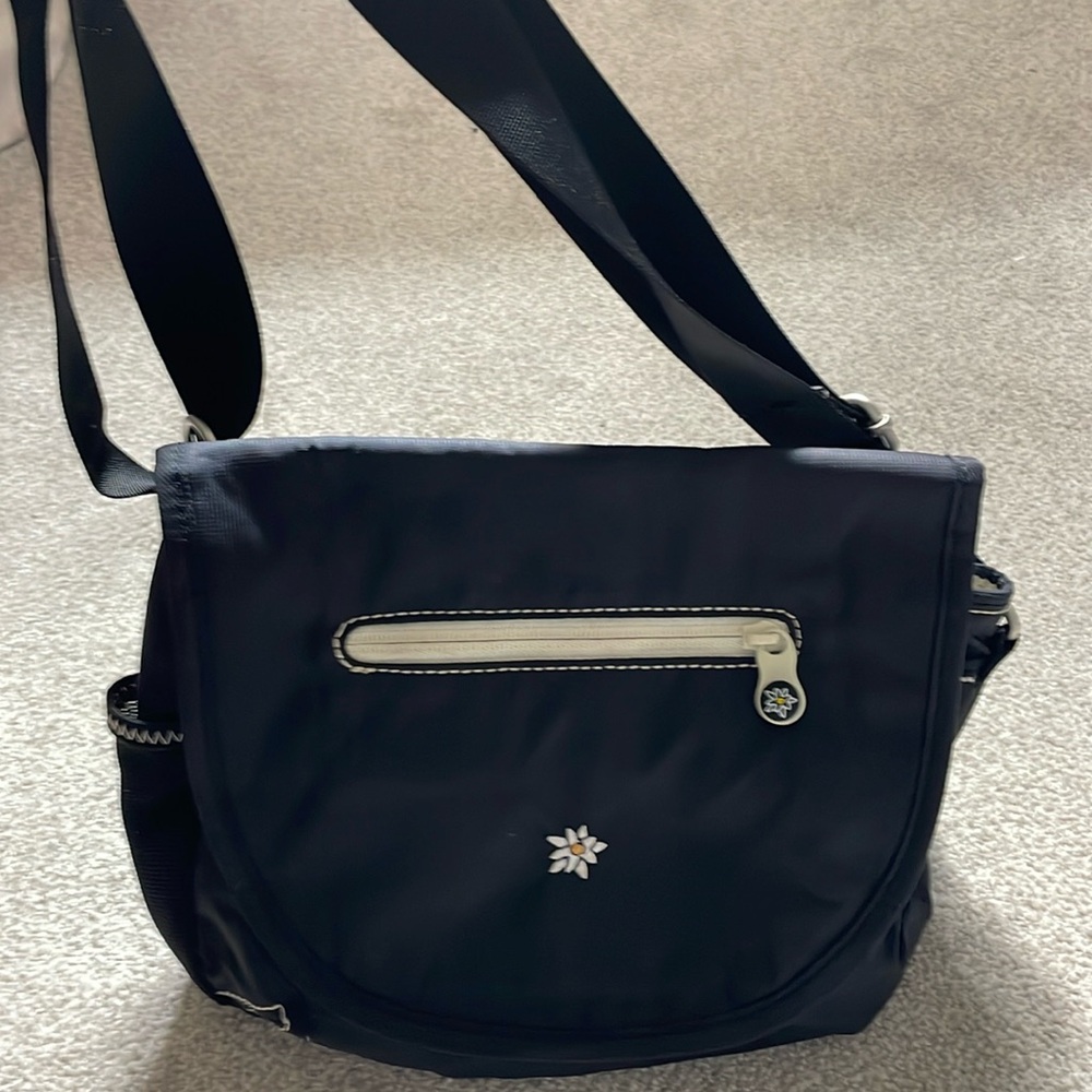 Sherpani crossbody bag. Black. Great condition.
